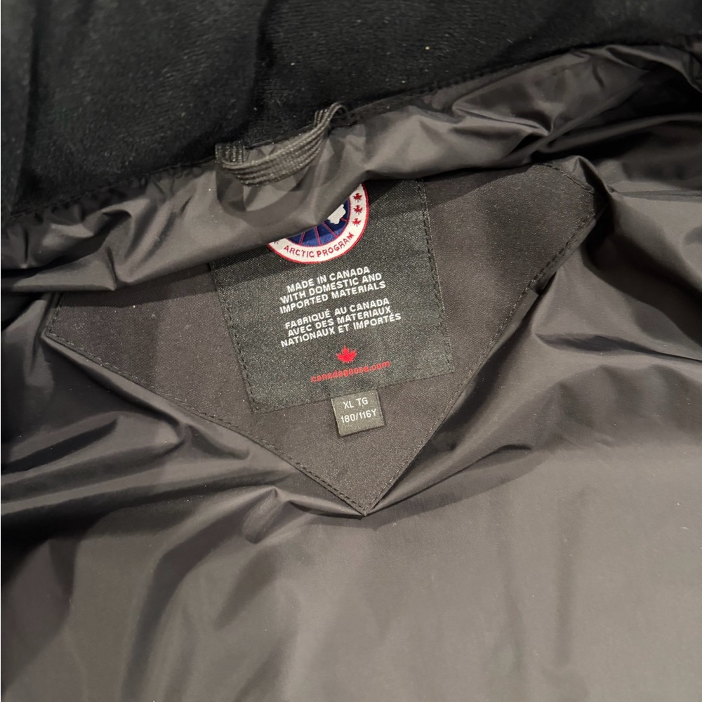 Canada Goose Black Quilted Vest - Picture 4 of 7